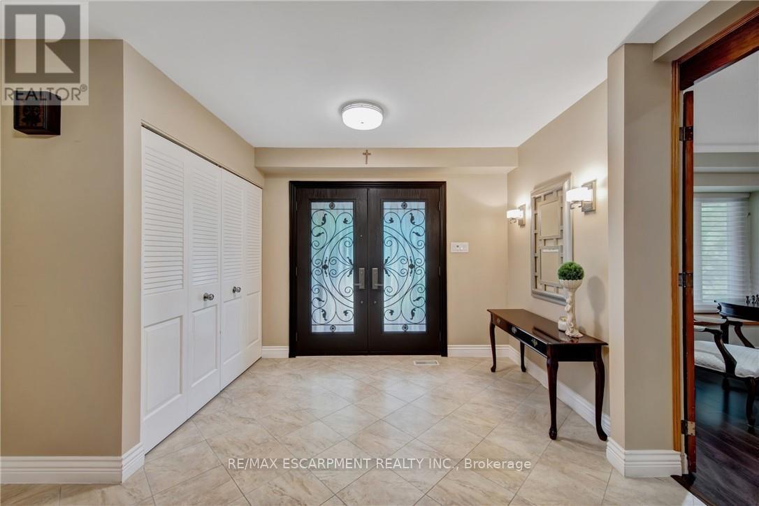 2284 Mansfield Drive, Burlington, ON