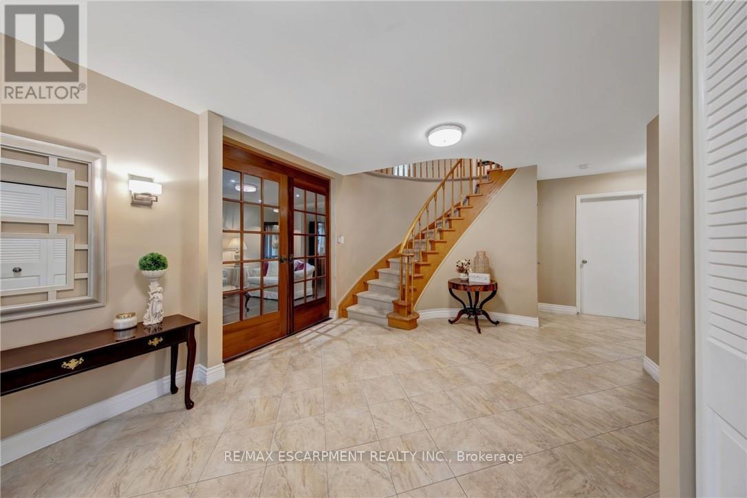 2284 Mansfield Drive, Burlington, ON