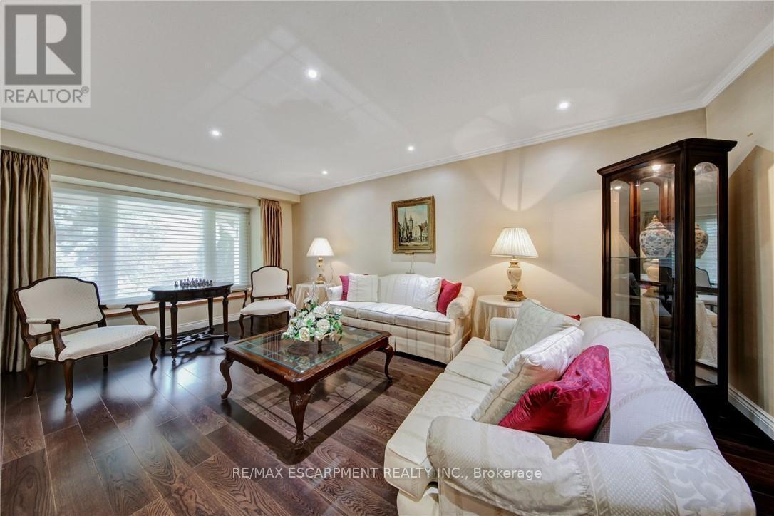 2284 Mansfield Drive, Burlington, ON