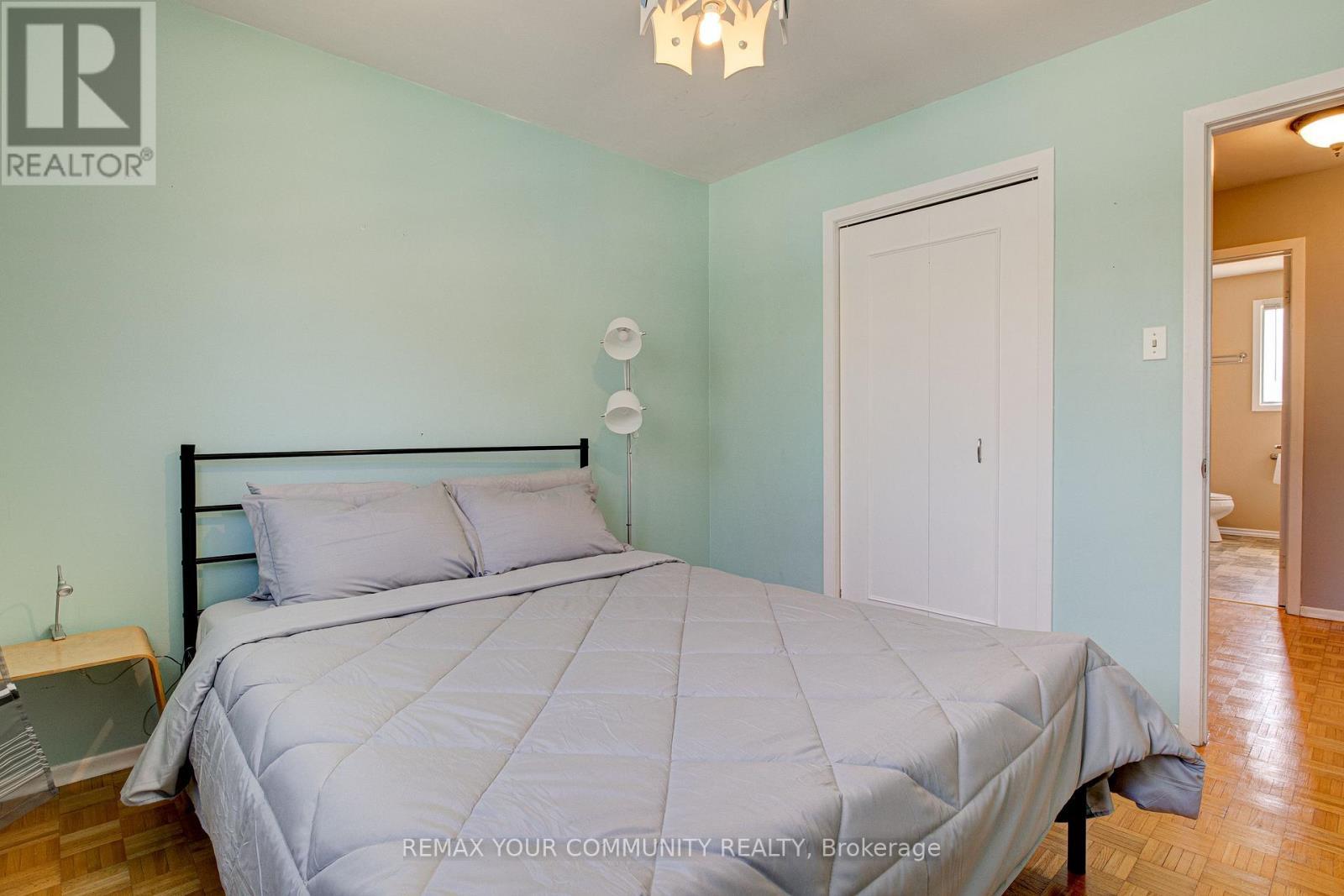 557 Glen Manor Boulevard, Waterloo, ON