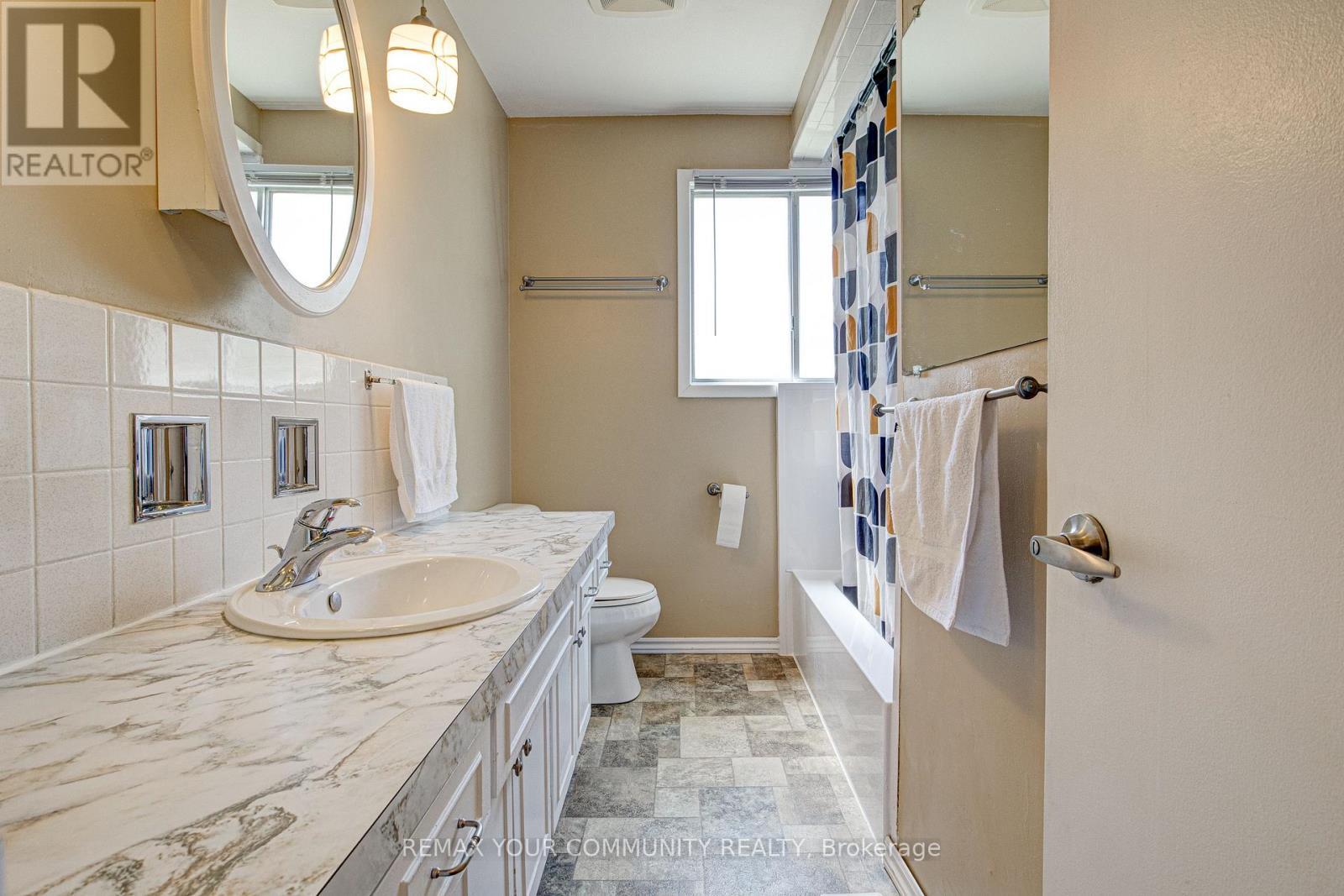 557 Glen Manor Boulevard, Waterloo, ON