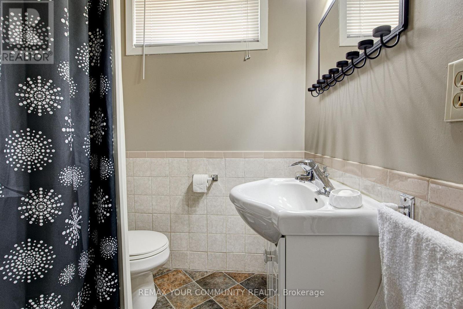 557 Glen Manor Boulevard, Waterloo, ON
