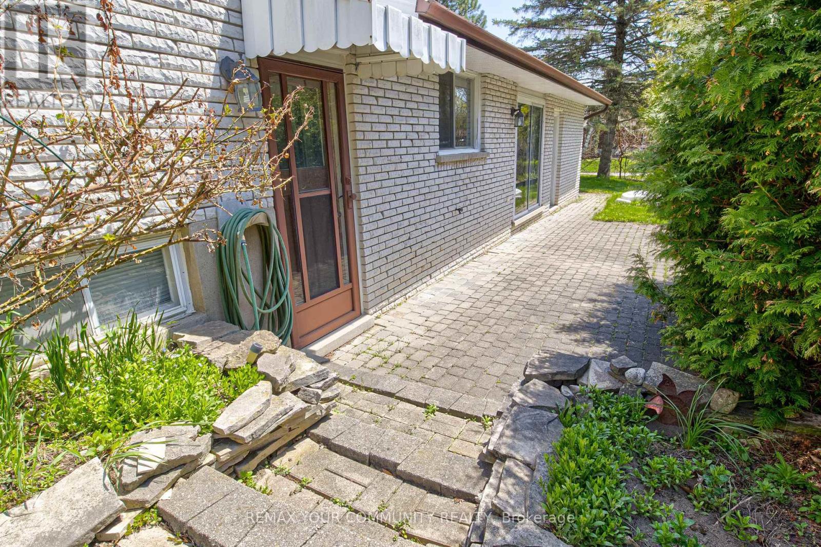 557 Glen Manor Boulevard, Waterloo, ON