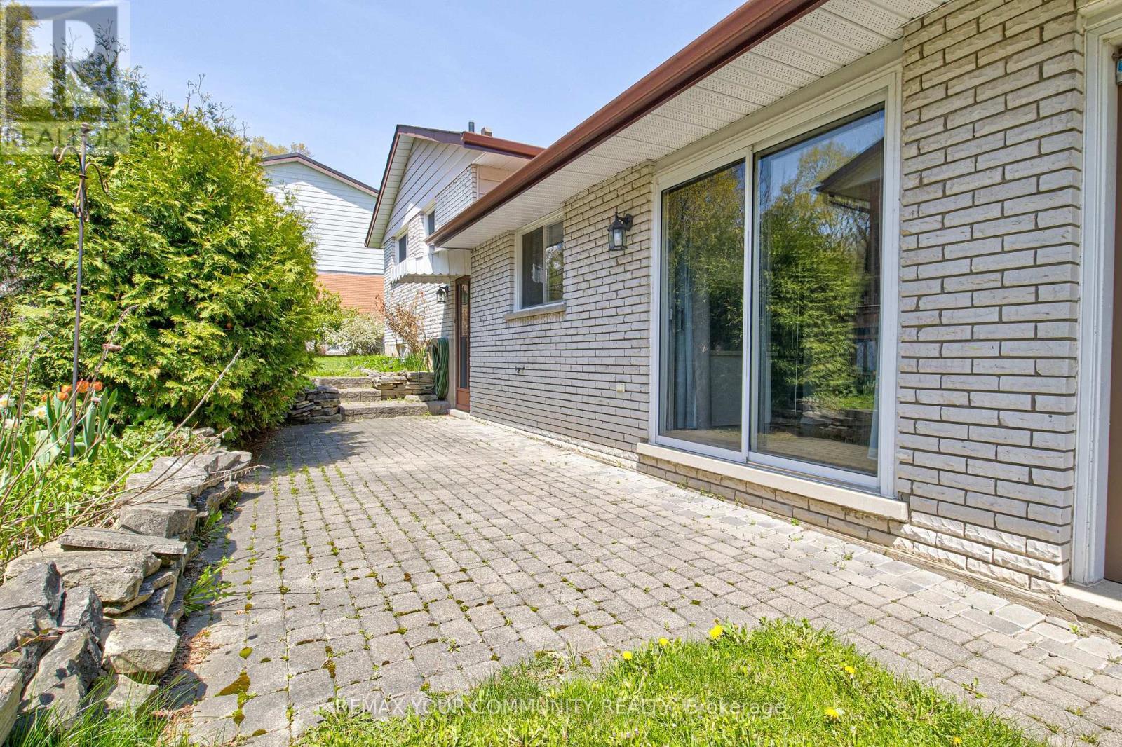 557 Glen Manor Boulevard, Waterloo, ON