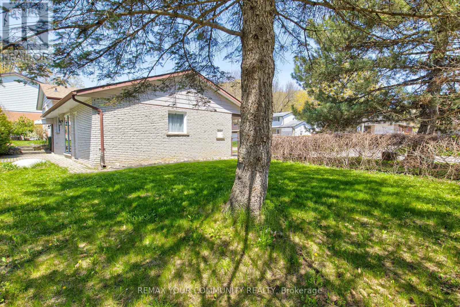 557 Glen Manor Boulevard, Waterloo, ON