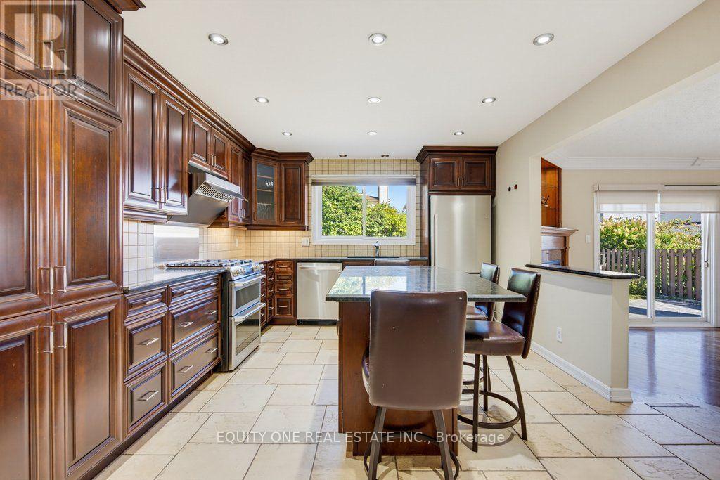 35 Ivylea Street, Ottawa, ON