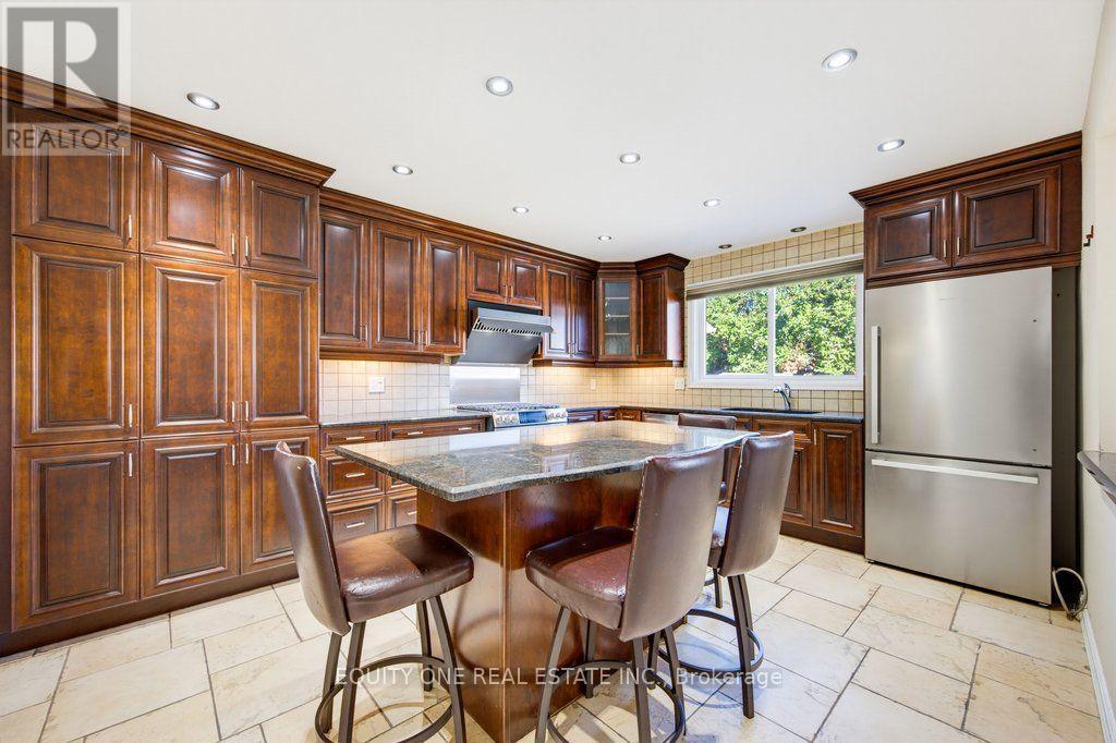 35 Ivylea Street, Ottawa, ON