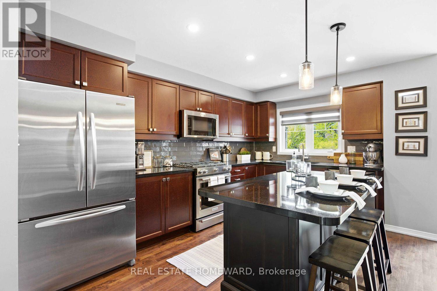 Kitchen - 10 - 571 Longworth Avenue E, Clarington, ON