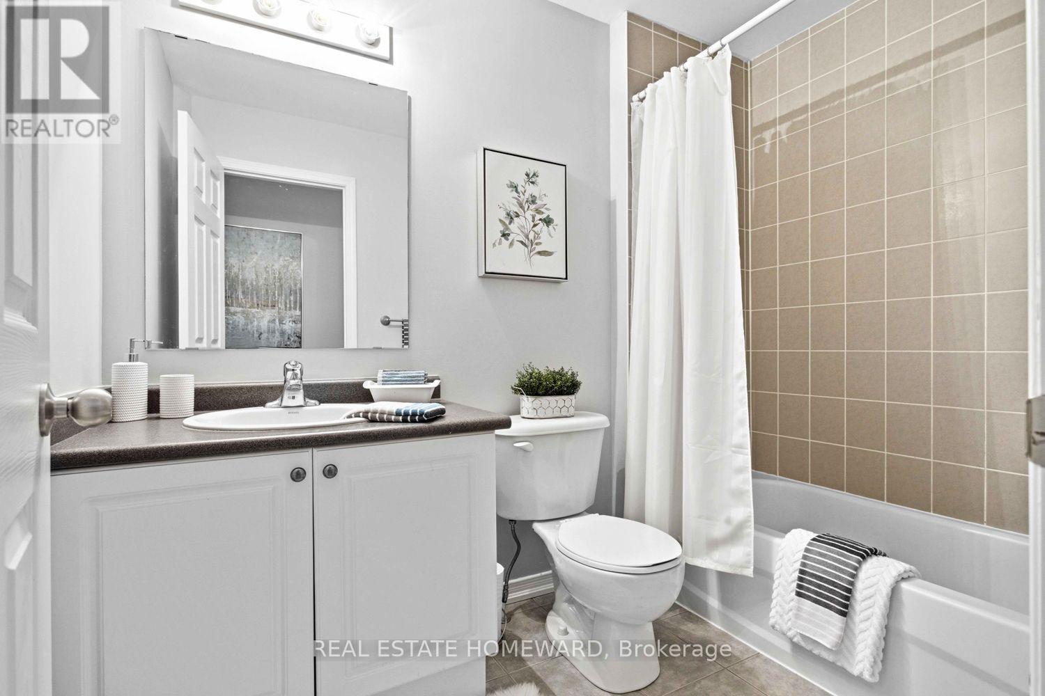 Main Bathroom - 10 - 571 Longworth Avenue E, Clarington, ON
