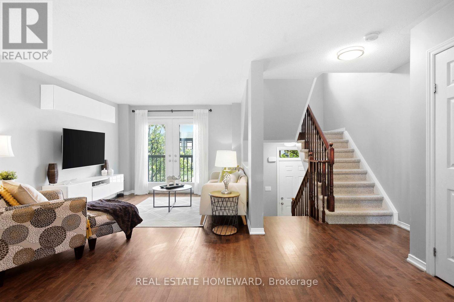 Living Room - 10 - 571 Longworth Avenue E, Clarington, ON