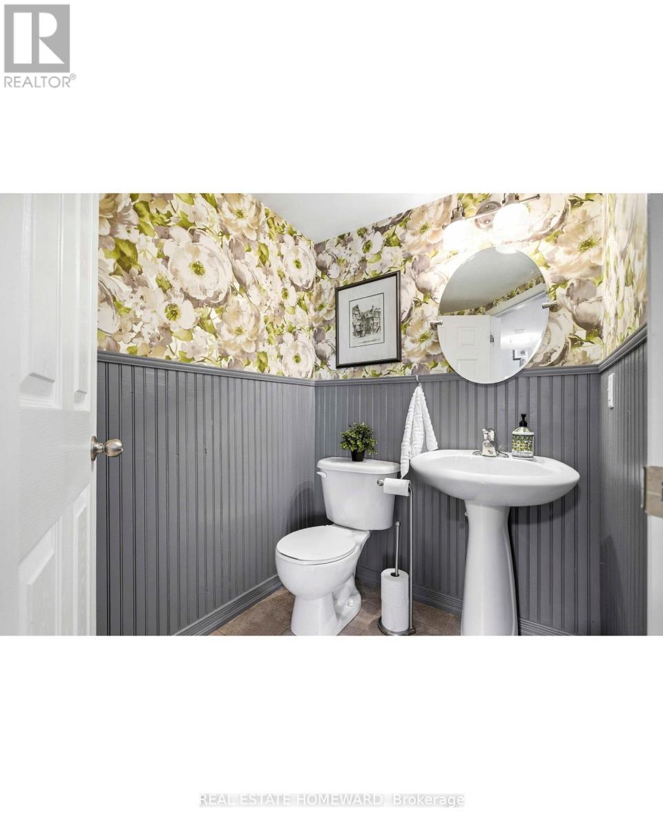 Main Floor Powder Room - 10 - 571 Longworth Avenue E, Clarington, ON