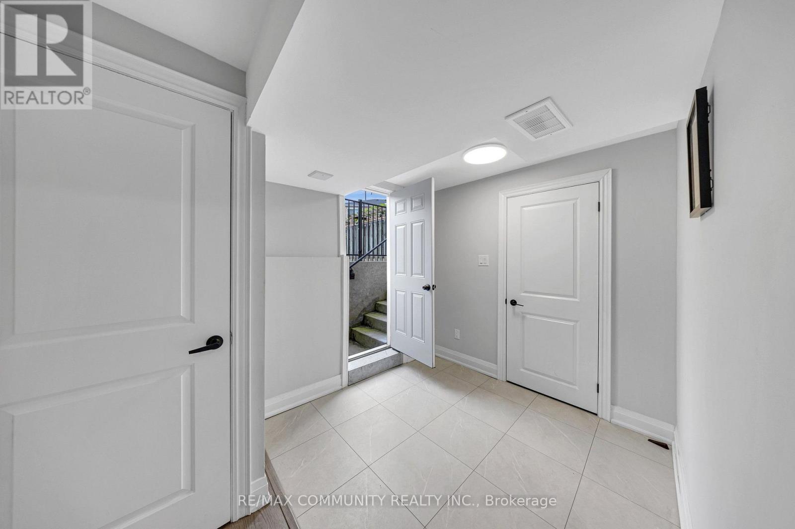 43 Fieldwood Drive, Toronto, ON