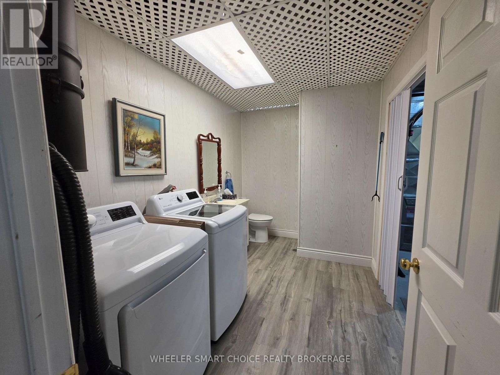 Basement Laundry room combined with two piece bath - 78 Maple Street, South Stormont, ON