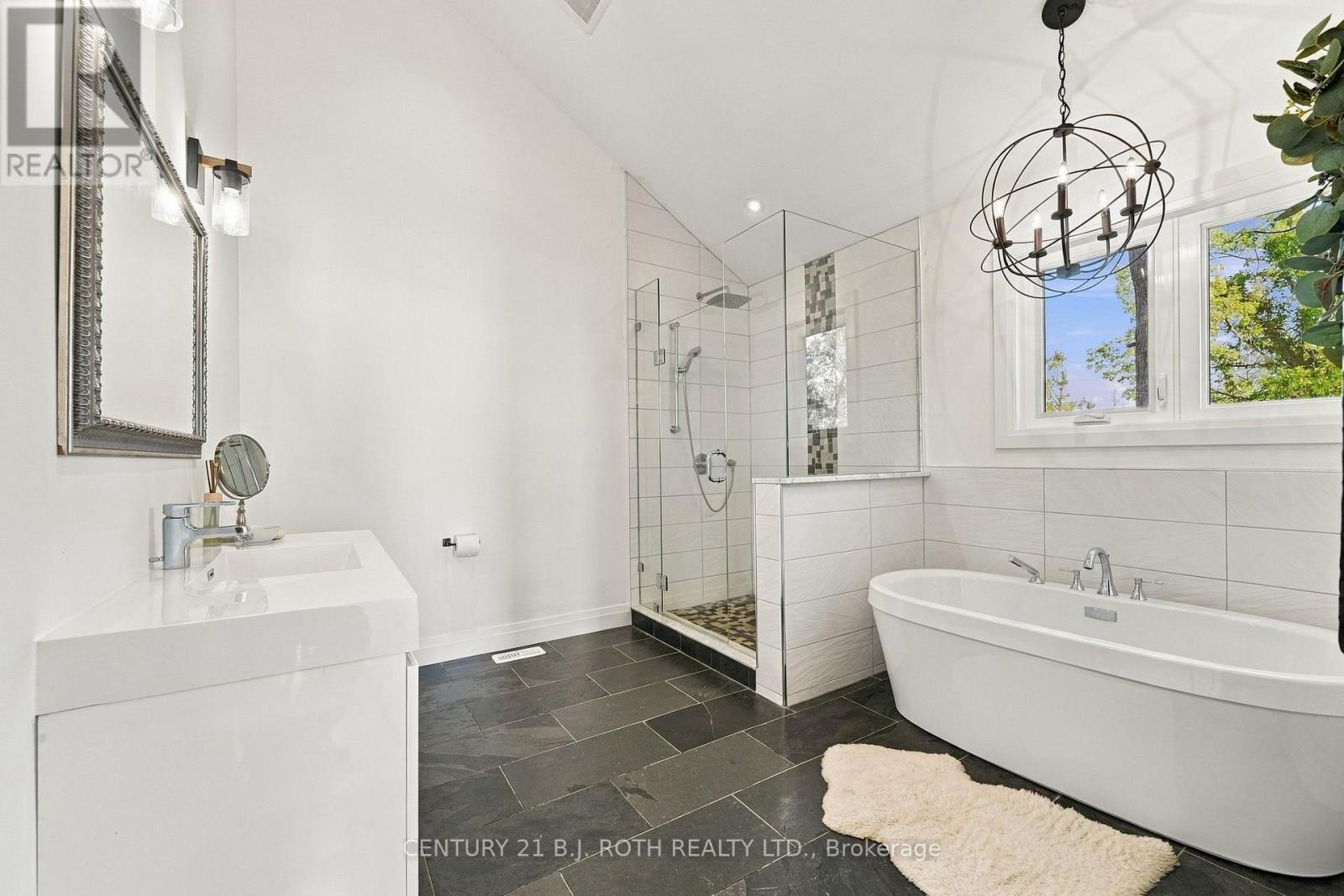 19 Stanley Avenue, Oro-Medonte, ON