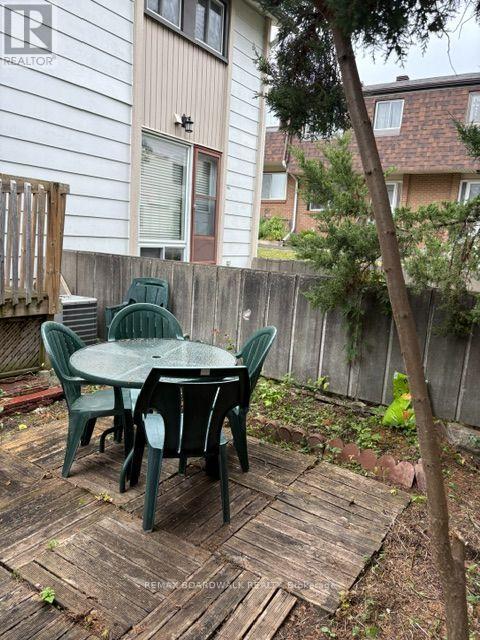 912 B Elmsmere Road, Ottawa, ON