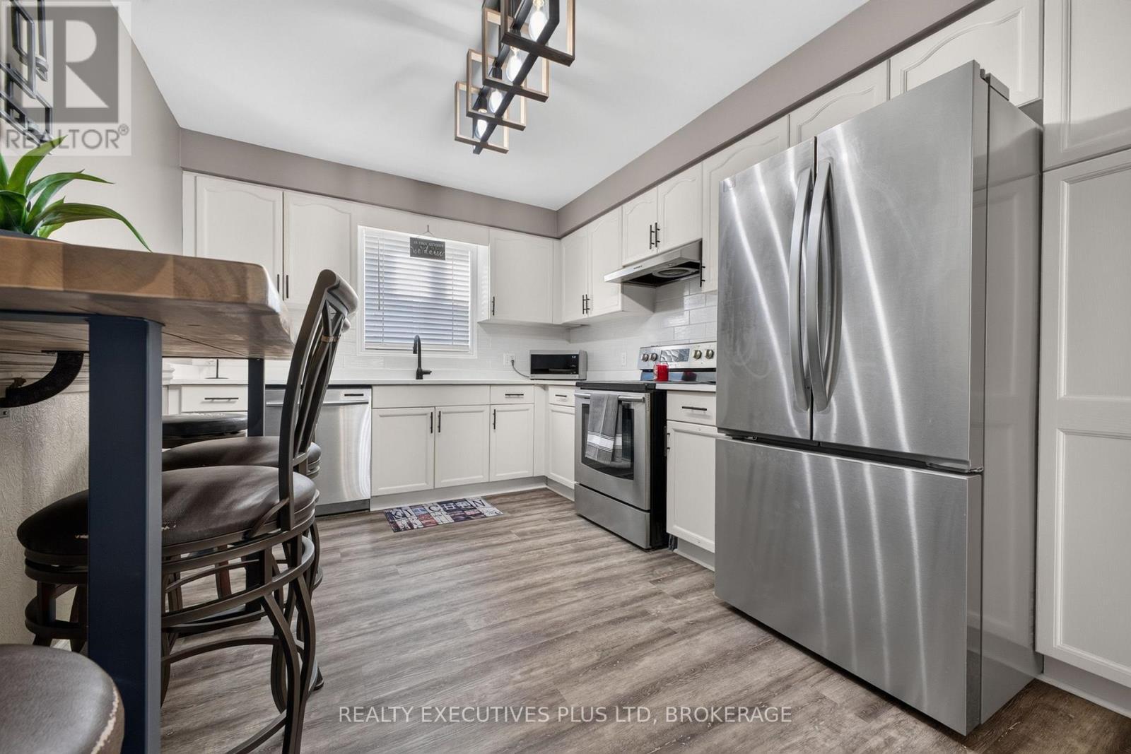 7802 Sabine Drive, Niagara Falls (Ascot), ON