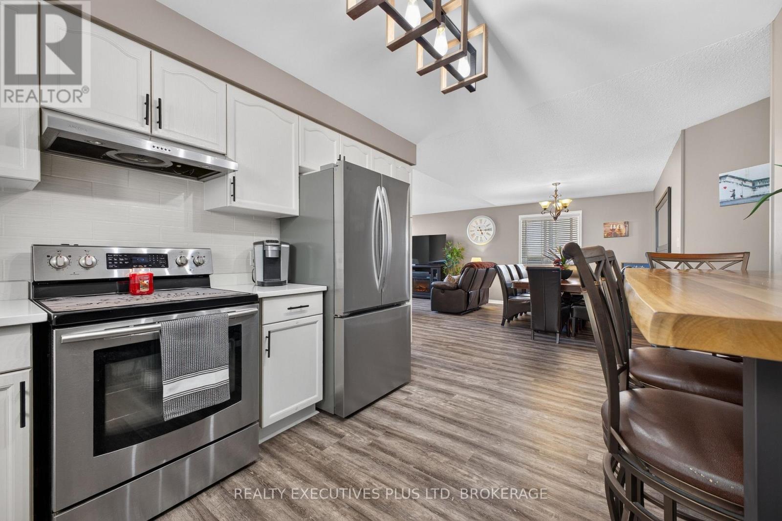 7802 Sabine Drive, Niagara Falls (Ascot), ON