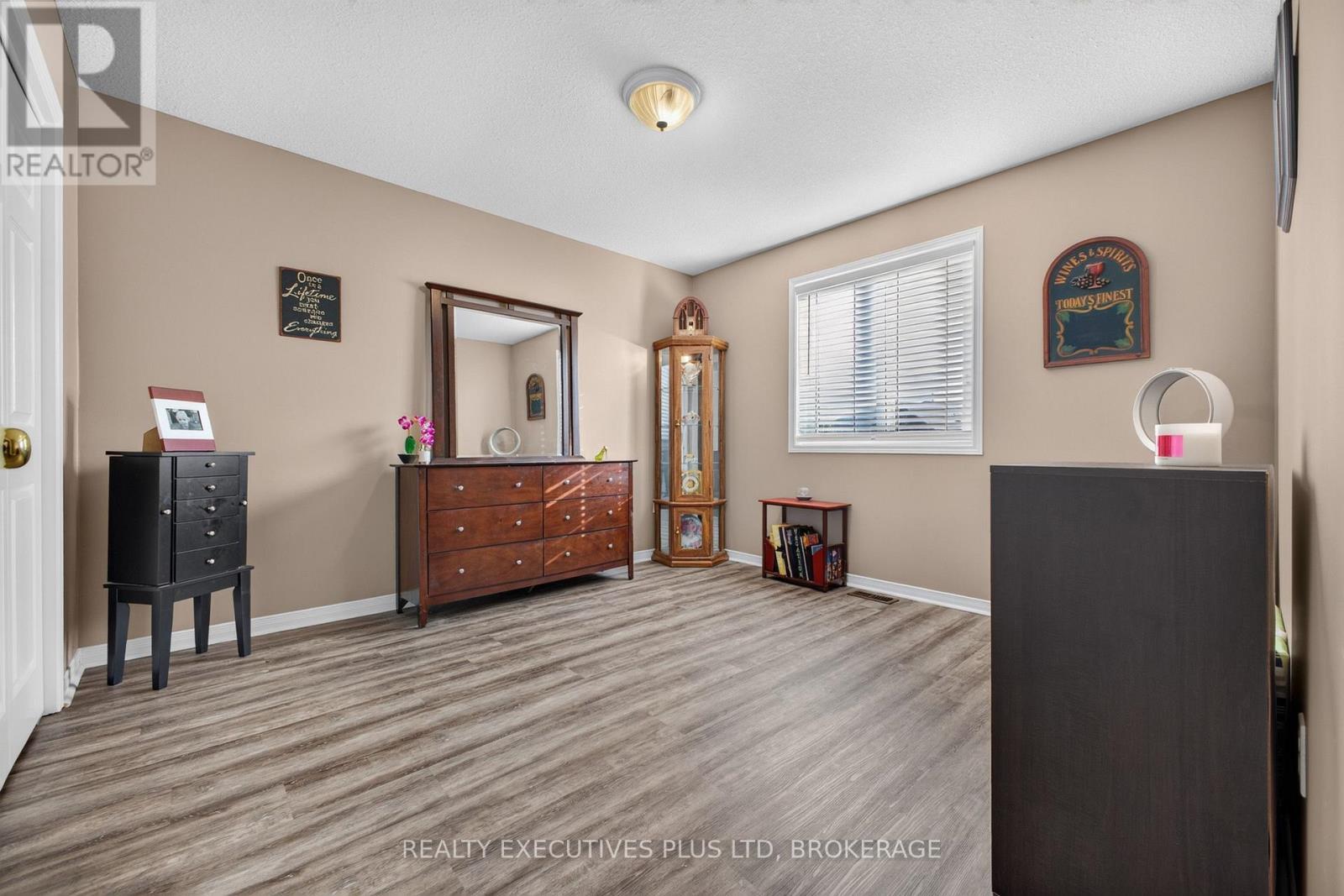 7802 Sabine Drive, Niagara Falls (Ascot), ON