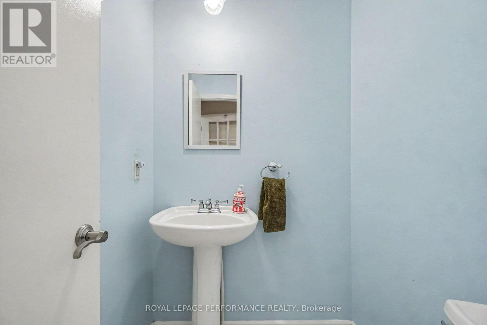 main floor 2pc bathroom - 1466 Prestone Drive, Ottawa, ON