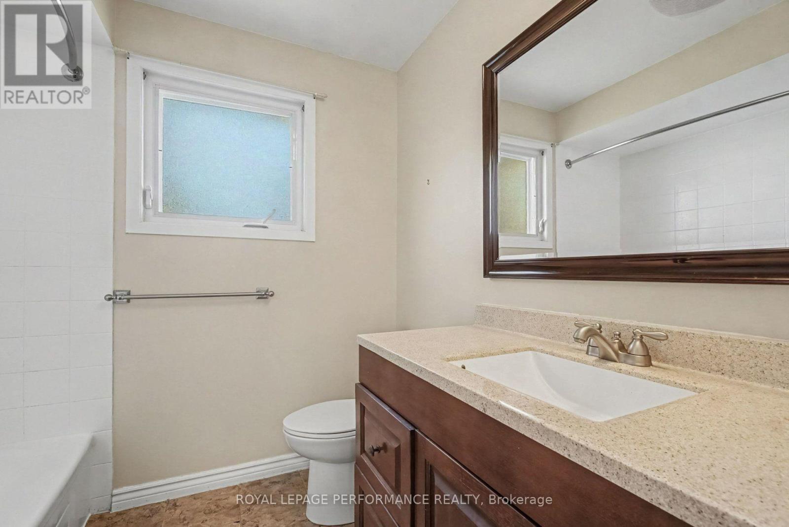 family bathroom - 1466 Prestone Drive, Ottawa, ON