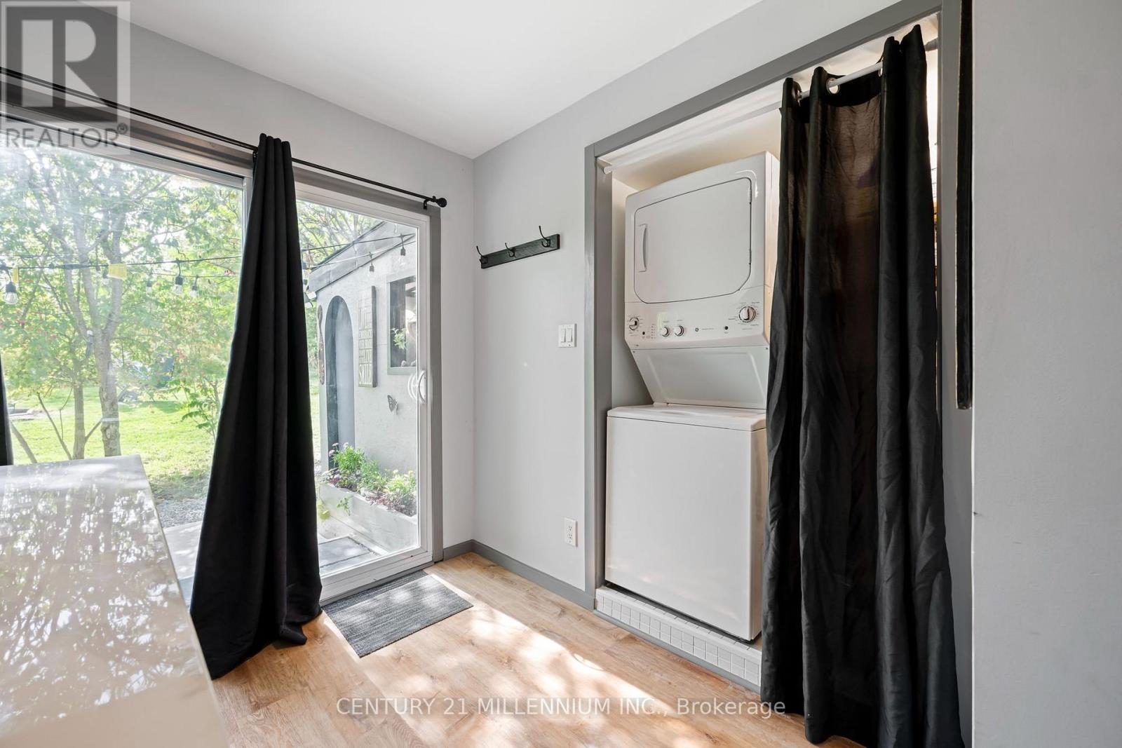 Main-floor laundry - 139 Town Line, Orangeville, ON