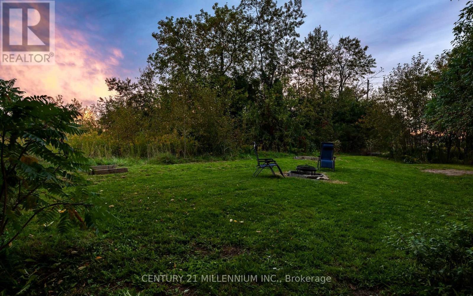 Side lot at sunset - 139 Town Line, Orangeville, ON