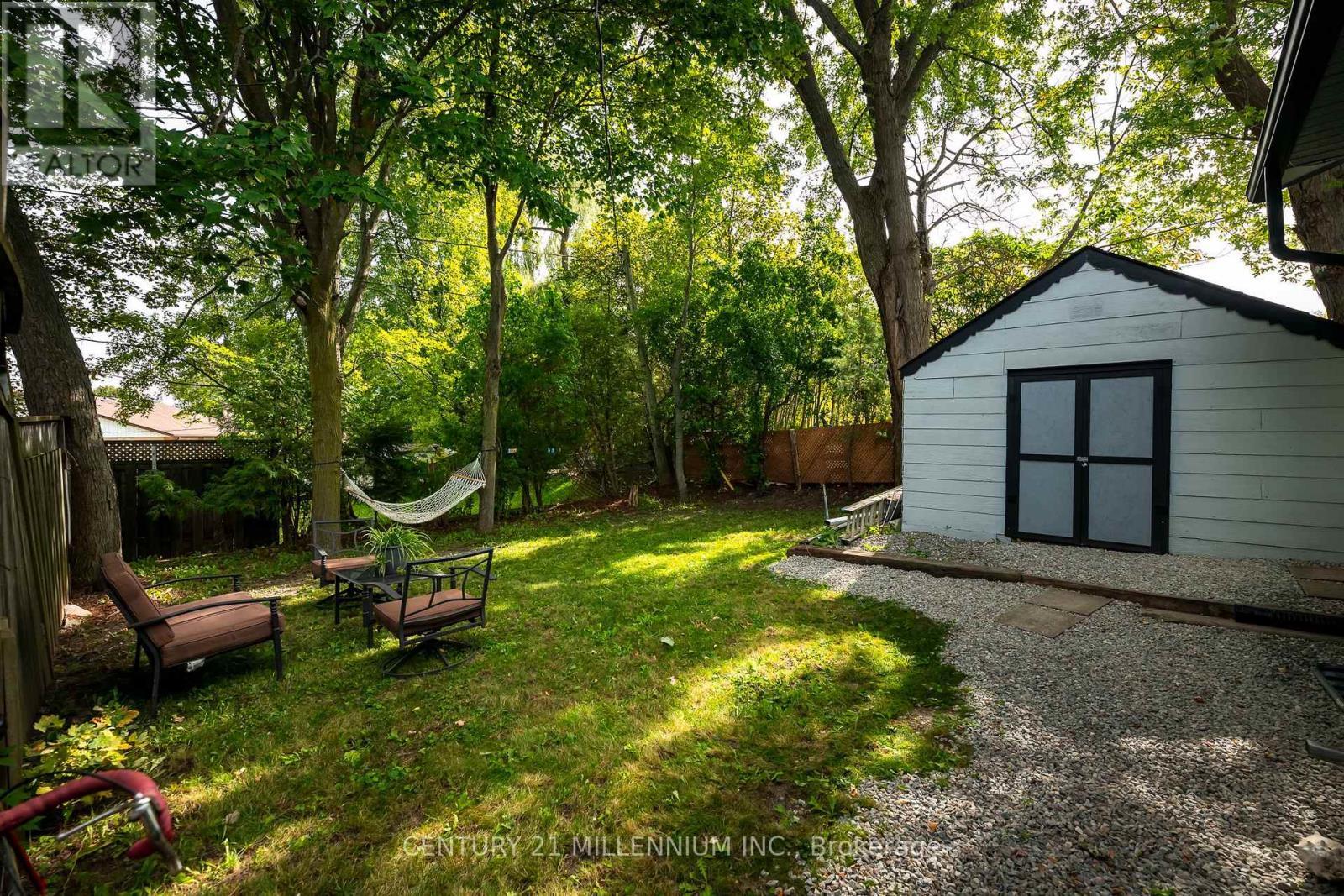 Shed and sitting area - 139 Town Line, Orangeville, ON