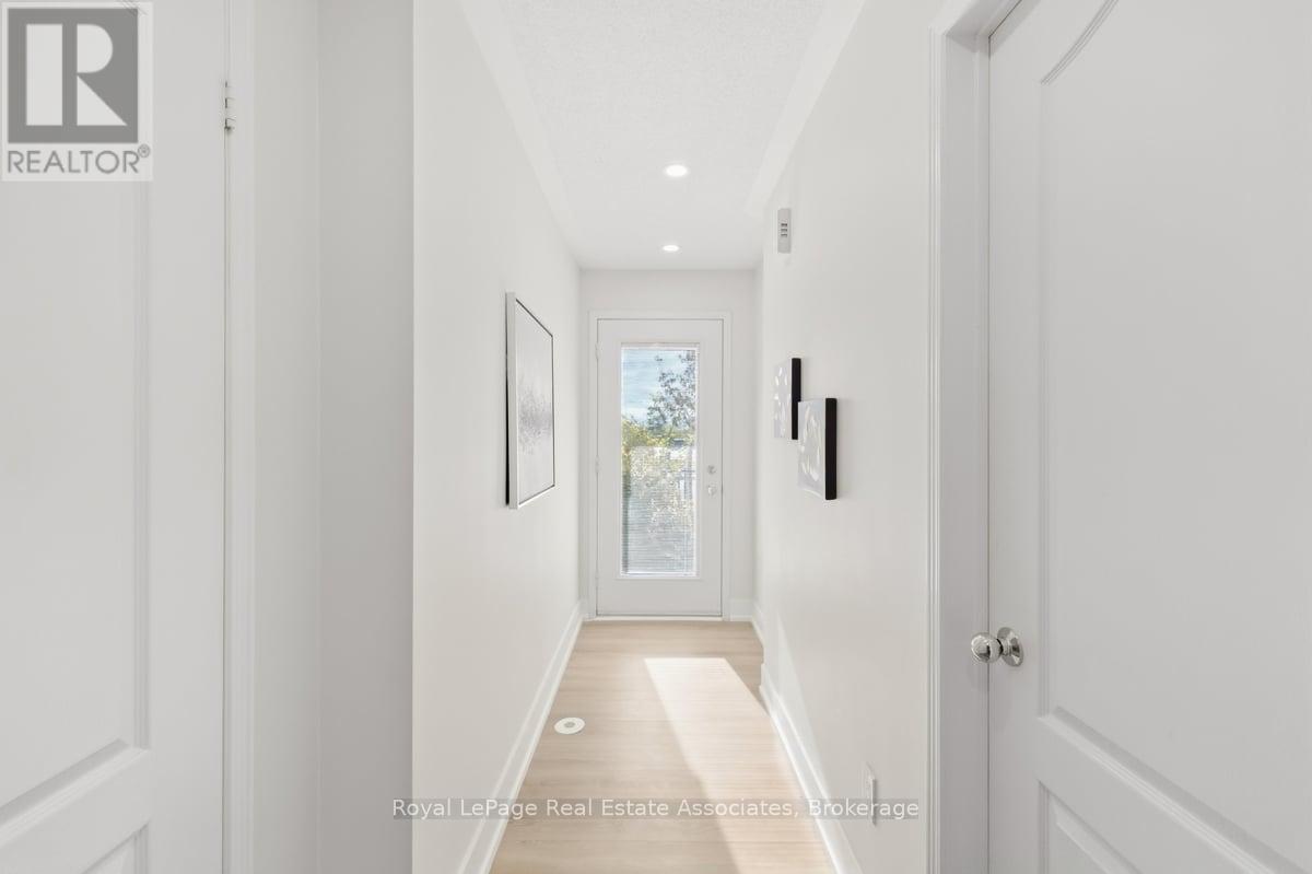 16 - 3975 Eglinton Avenue W, Mississauga, ON