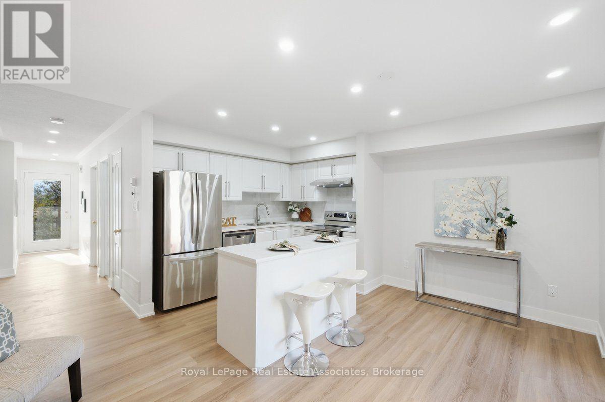 16 - 3975 Eglinton Avenue W, Mississauga, ON