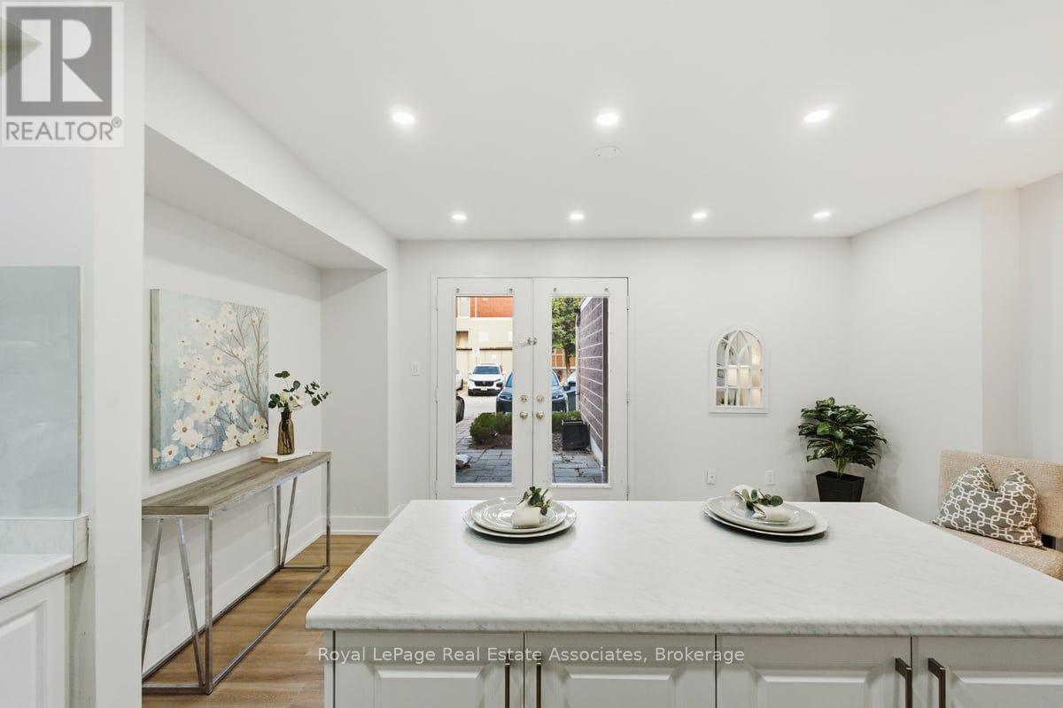 16 - 3975 Eglinton Avenue W, Mississauga, ON