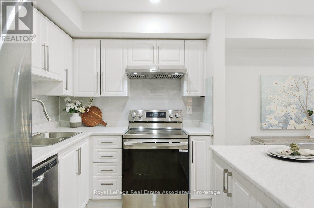 16 - 3975 Eglinton Avenue W, Mississauga, ON