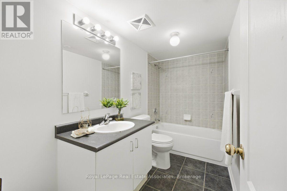 16 - 3975 Eglinton Avenue W, Mississauga, ON