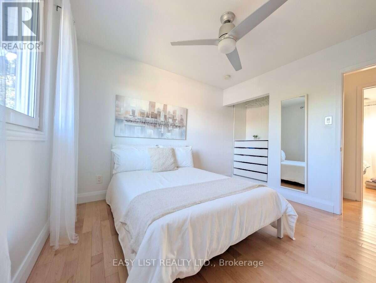 1895 Savoy Place, Ottawa, ON