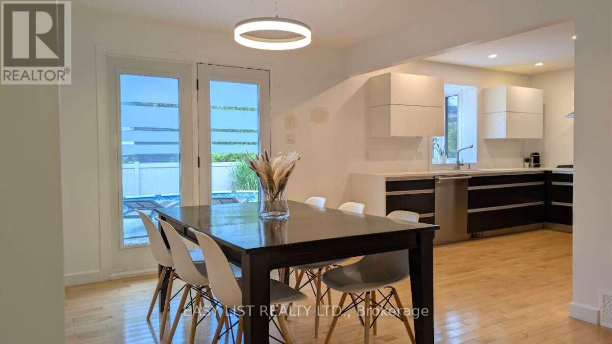 1895 Savoy Place, Ottawa, ON