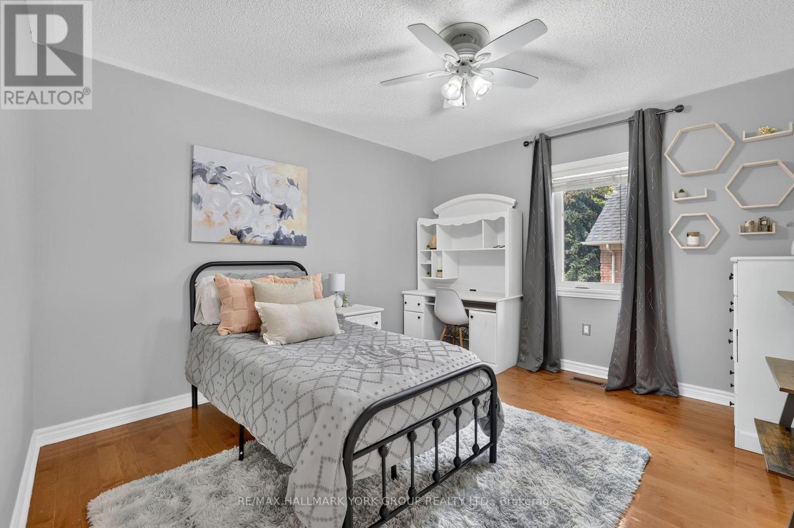 669 Kingsmere Avenue, Newmarket, ON
