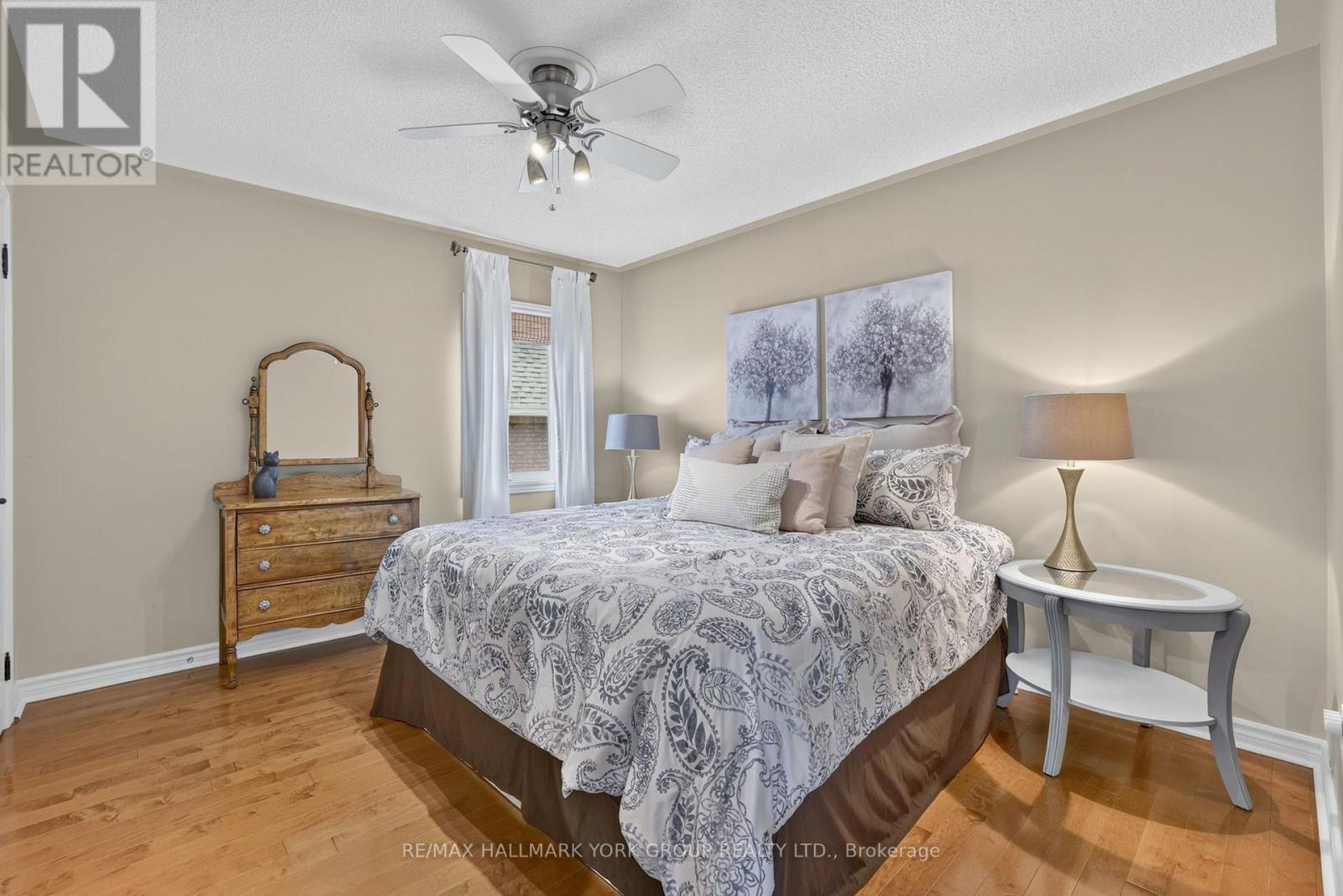 669 Kingsmere Avenue, Newmarket, ON