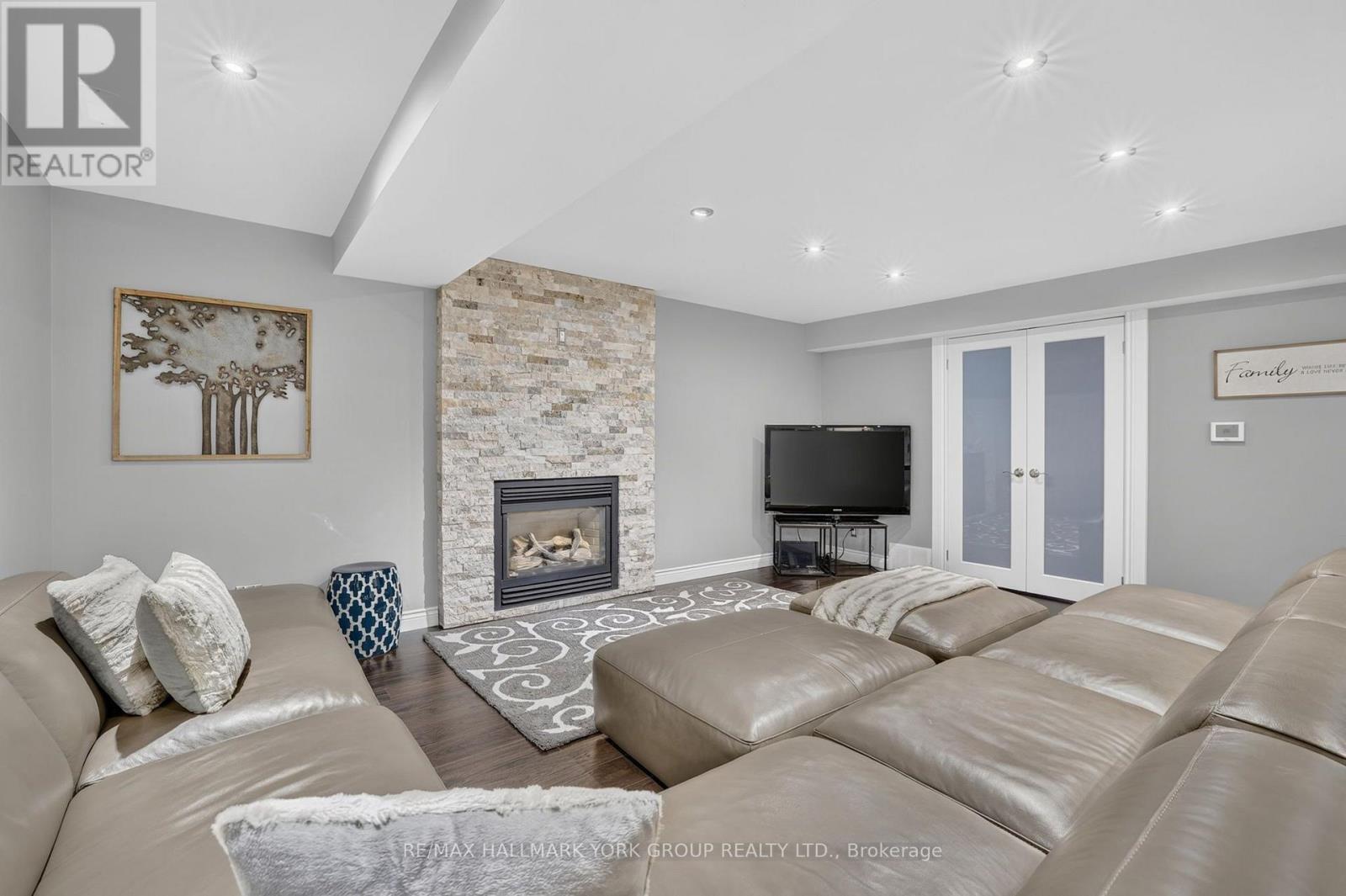 669 Kingsmere Avenue, Newmarket, ON