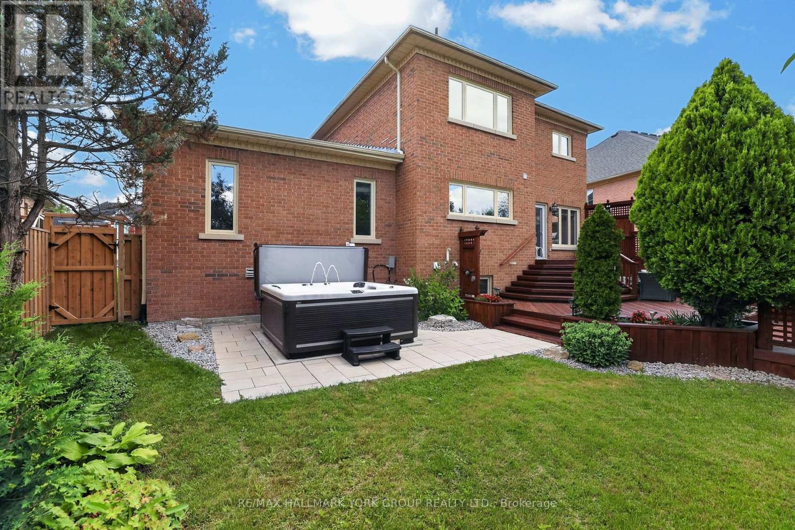669 Kingsmere Avenue, Newmarket, ON