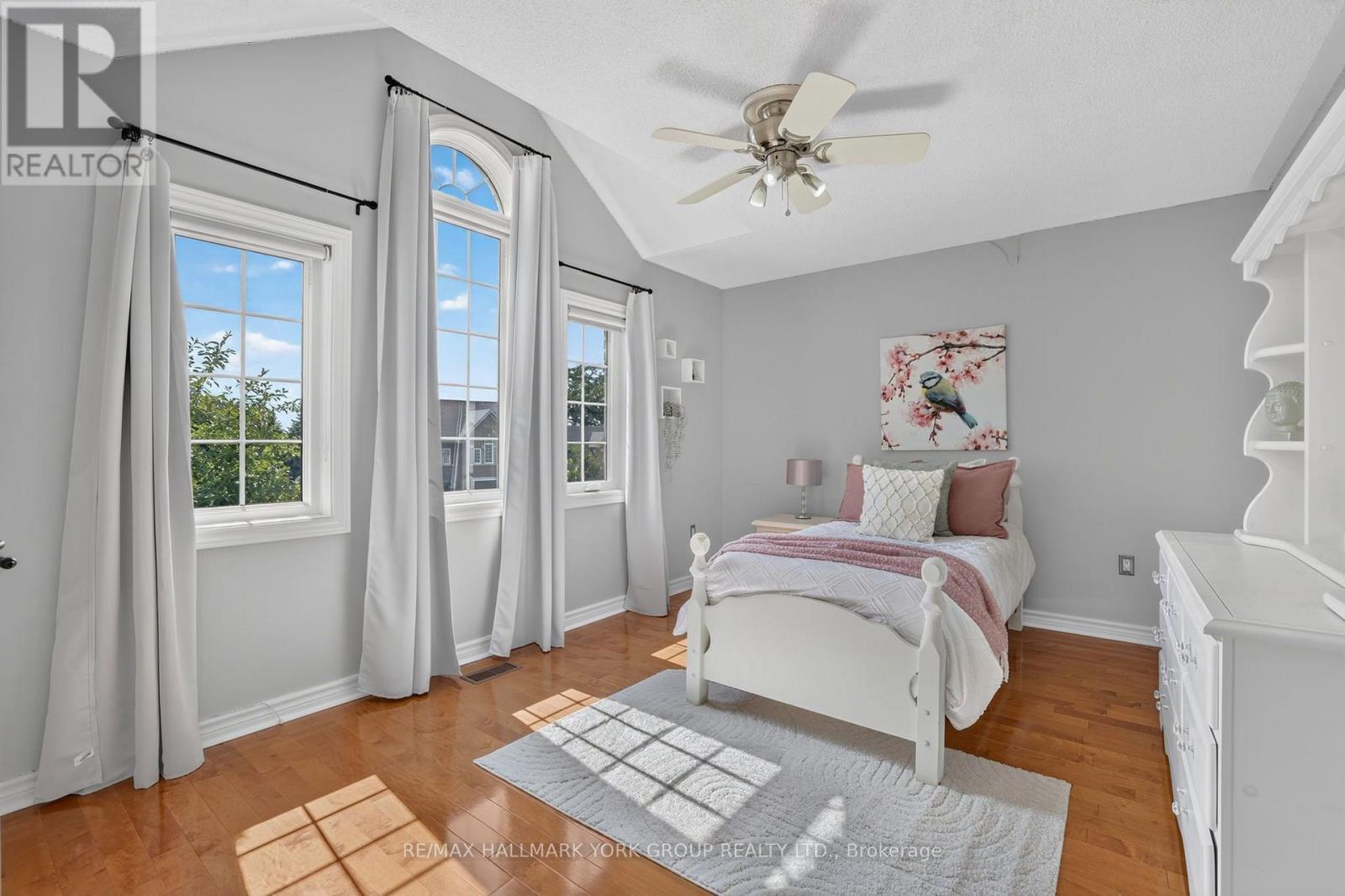 669 Kingsmere Avenue, Newmarket, ON