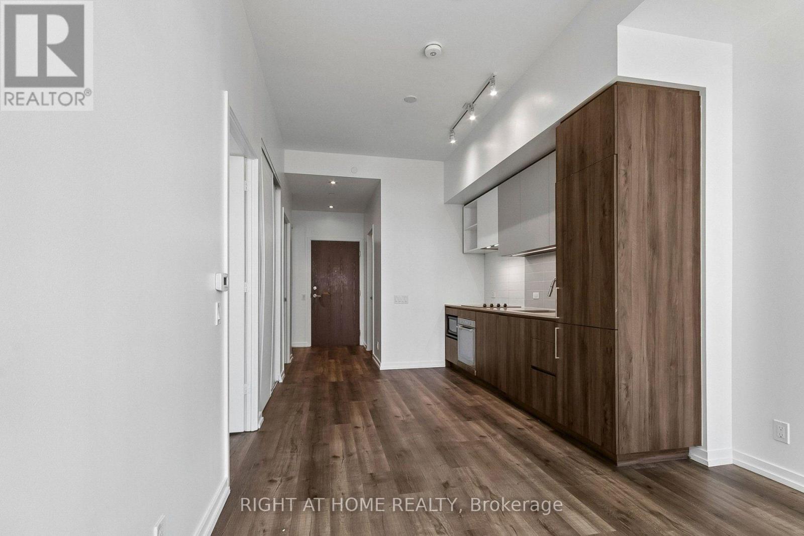 1705 - 7890 Jane Street, Vaughan, ON