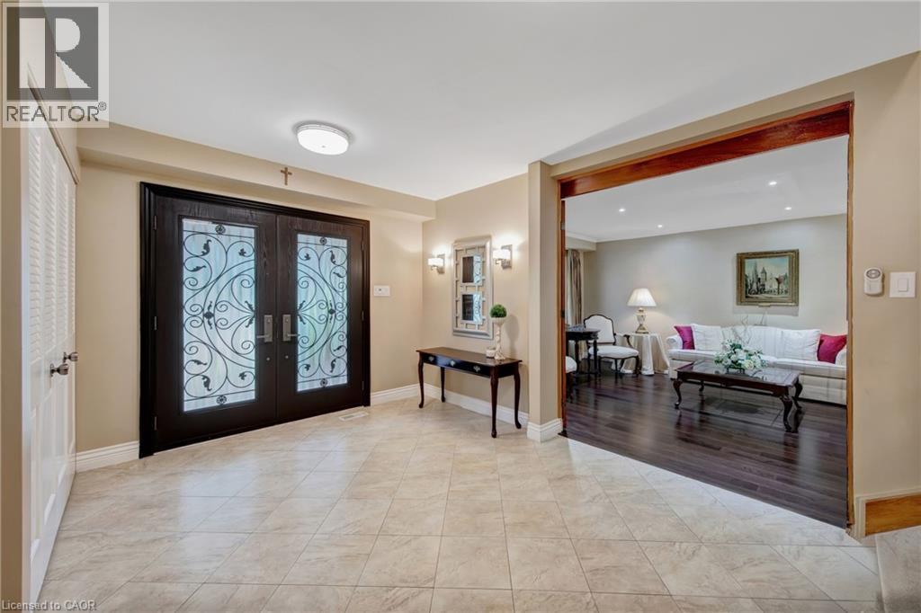 2284 Mansfield Drive, Burlington, ON