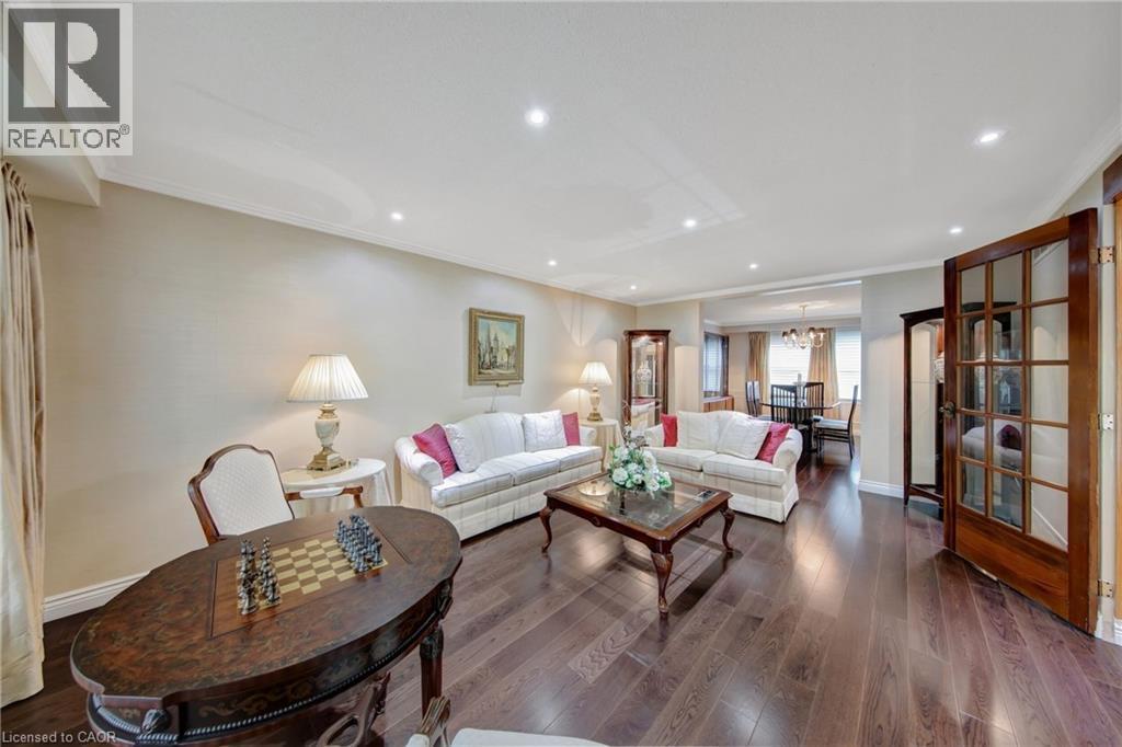 2284 Mansfield Drive, Burlington, ON