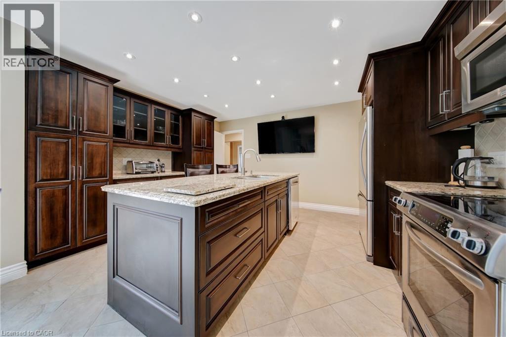 2284 Mansfield Drive, Burlington, ON