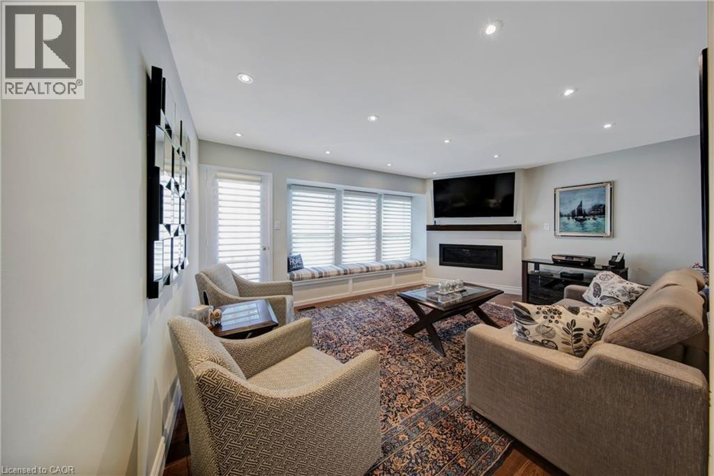 2284 Mansfield Drive, Burlington, ON