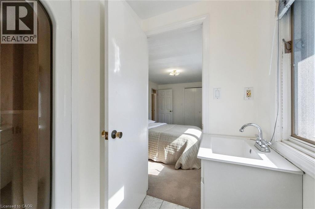 2nd bedroom en-suite - 19 Christine Crescent, Kitchener, ON