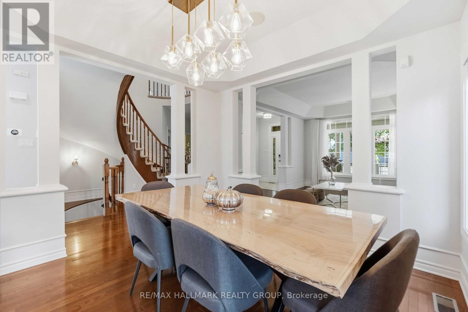 212 Janet Way, Ottawa, ON