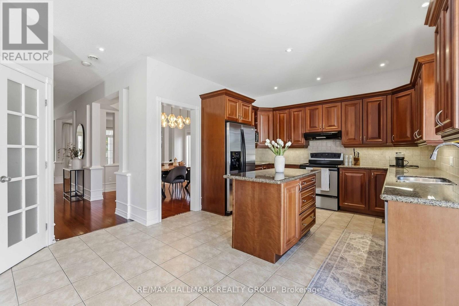 212 Janet Way, Ottawa, ON