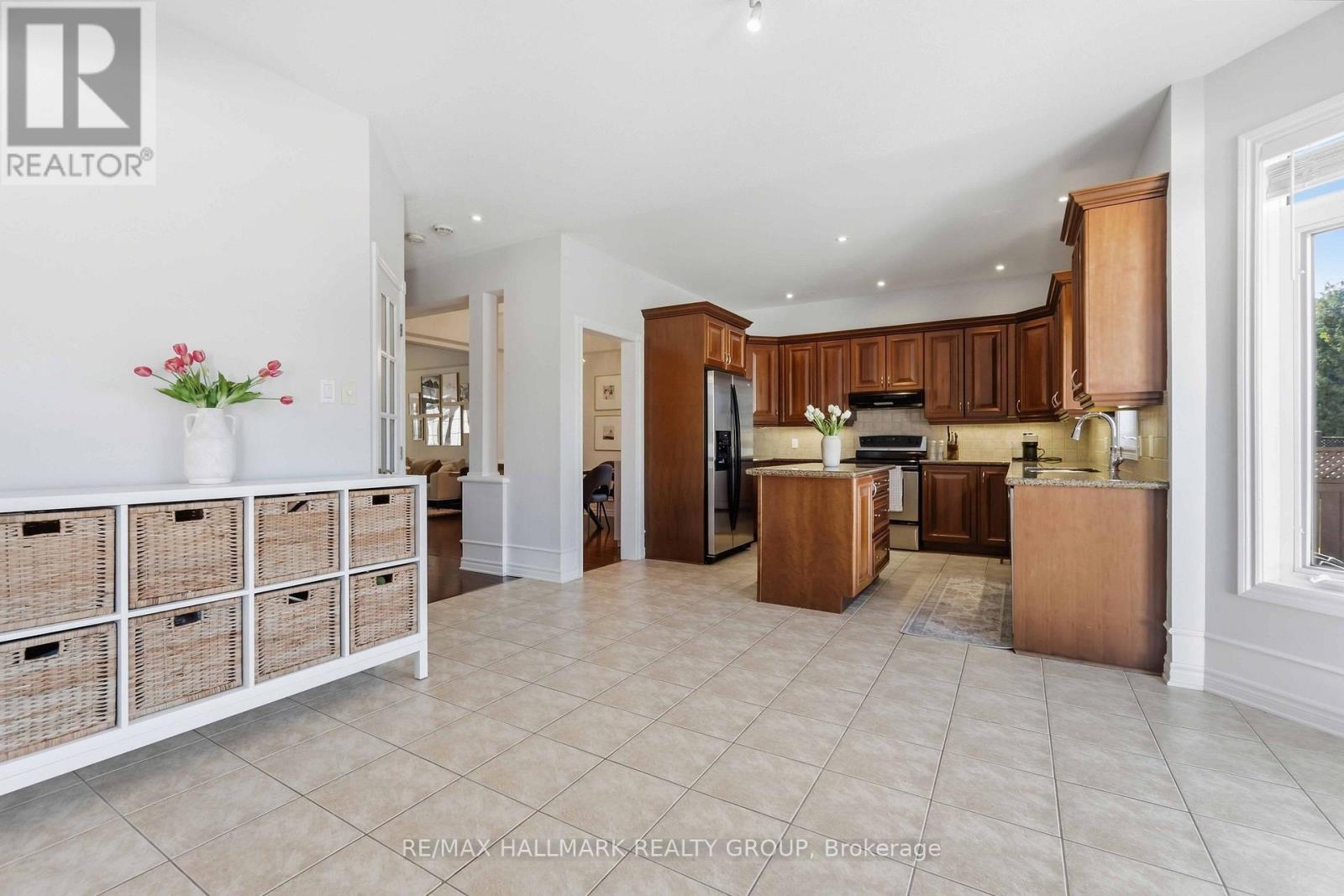 212 Janet Way, Ottawa, ON