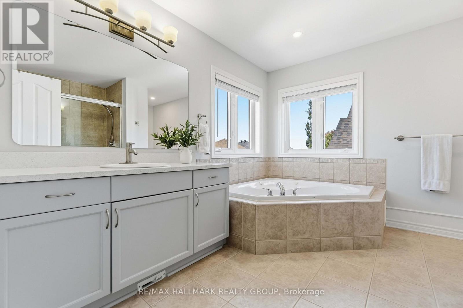 212 Janet Way, Ottawa, ON