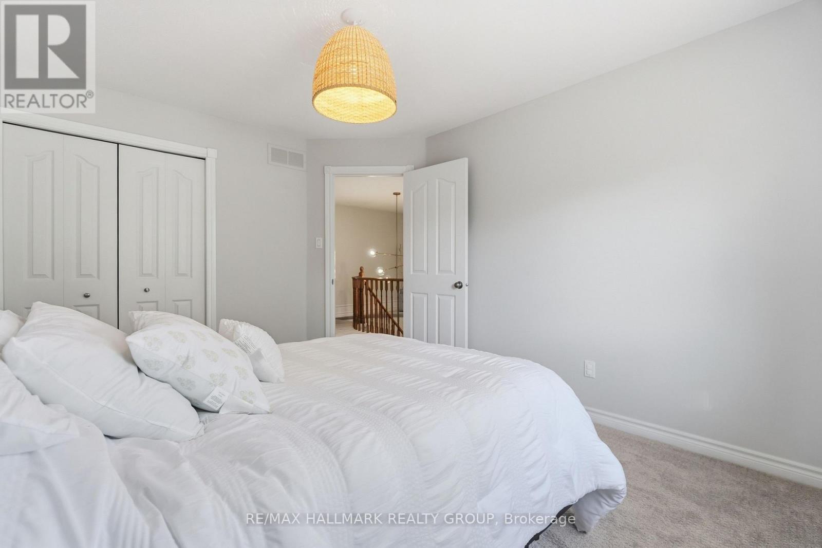 212 Janet Way, Ottawa, ON